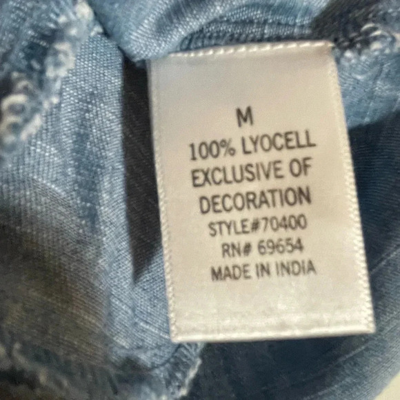 Francescas Blue Rain Shorts Floral Embroidered Pull On Elastic Waist Medium EUC - Picture 2 of 11